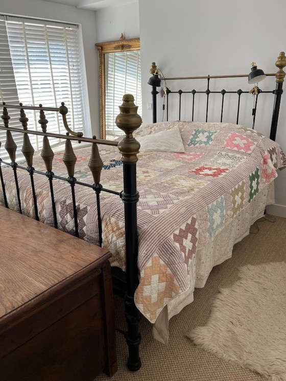 Image 1 of Antiek Engels bed