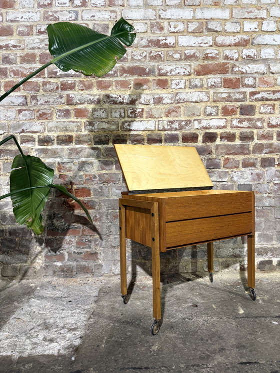 Image 1 of Scandinavische teakhouten naaimachine uit de jaren 60