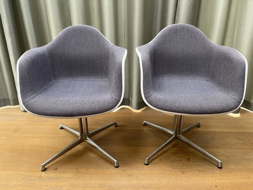 2x Vitra dal stoelen + Vitra contract table