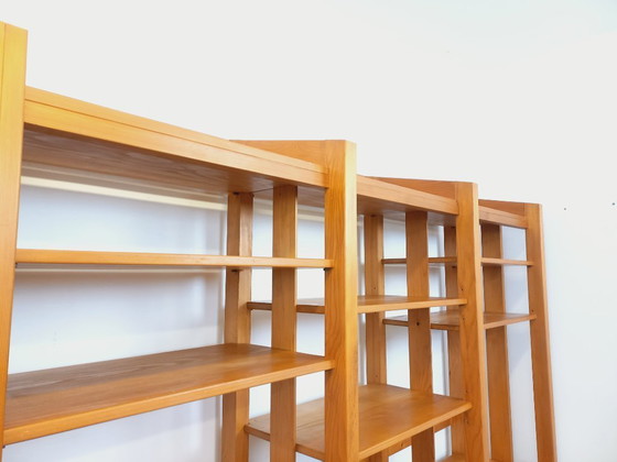 Image 1 of Grote modulaire boekenkast in 6 secties met 30 vintage grenenhouten planken uit de jaren 70 en 80.