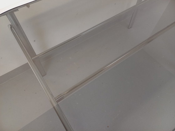 Image 1 of Vintage ovale eettafel van rookglas en verchroomd metaal, in Space Age-stijl uit de jaren 70.