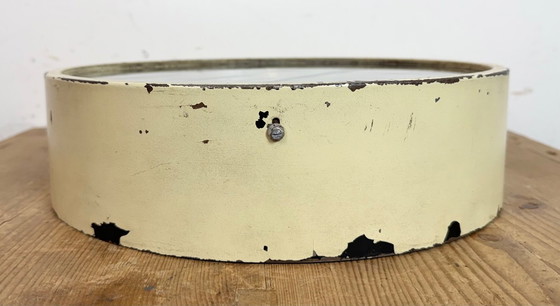 Image 1 of Reloj de pared industrial color beige de IBM, década de 1950.