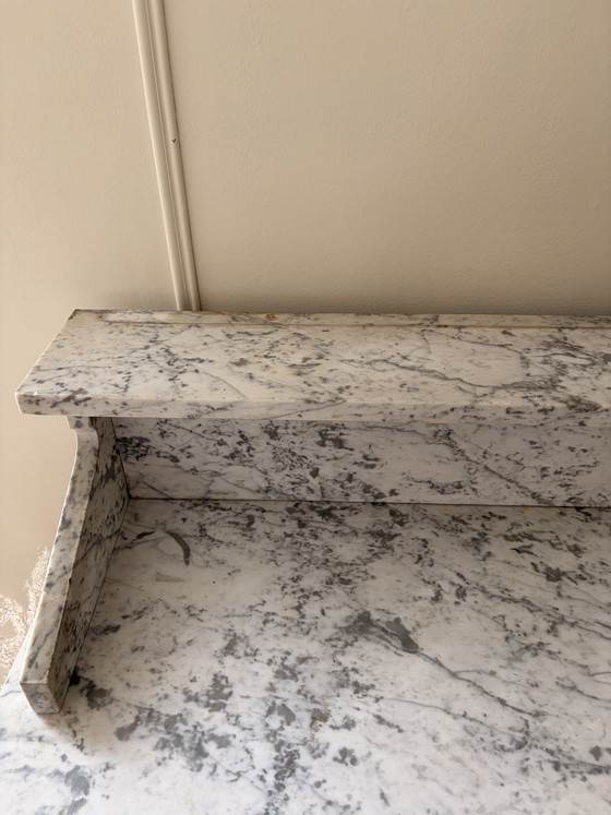 Image 1 of Cómoda antigua de madera con tapa de mármol