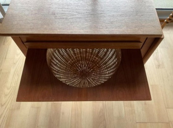 Image 1 of Mesa de costura de teca diseñada por Johannes Andersen en la década de 1960.