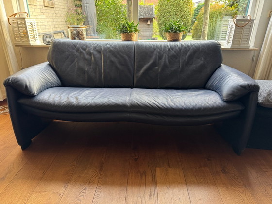 Two comfortable and stylish dark blue leather Leolux Bora sofas. These sofas are in good condition, 2 seaters (photo 3 of 5)