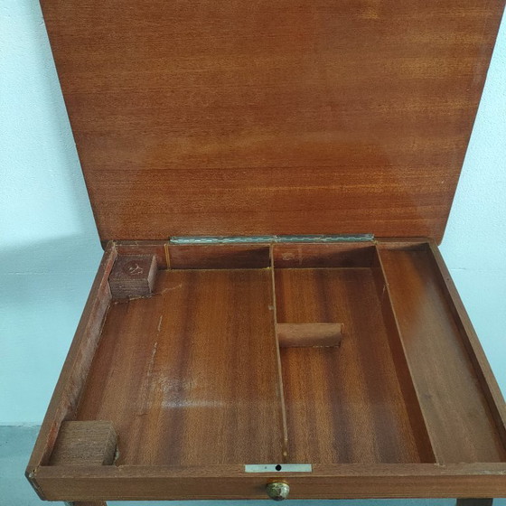 Image 1 of Table d'appoint italienne vintage des années 1950-60 (avec compartiment de rangement)