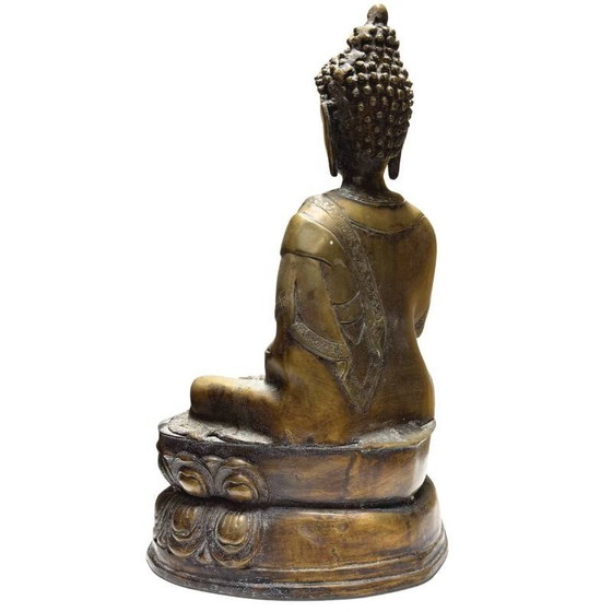 Estatua de Buda nepalí de bronce dorado al fuego sobre un trono de doble loto, siglos XVIII-principios del (photo 6 of 10)