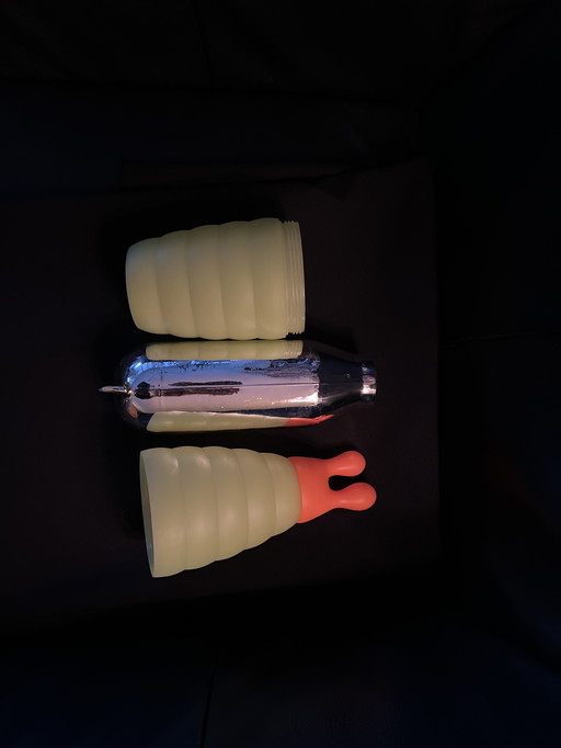 Alessi, Thermoskanne jetzt noch verwendet, Verzamelobject, Fred The Worm, präsentiert von Guido Venturini