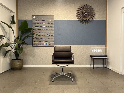 Vitra | Eames | EA208 | Donkerbruin leder | 1x