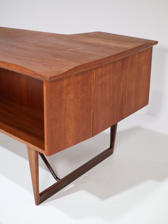 Image 1 of Freistehender Schreibtisch „Boomerang“ von Peter Løvig Nilsen