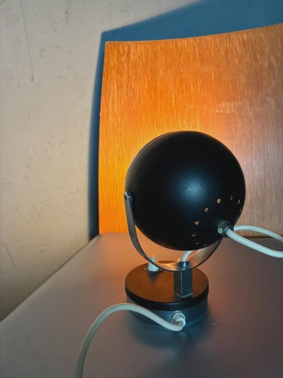 Lámpara de mesa Space Age Eyeball, Foco ajustable cromado y negro (años 60), Lámparas de mesa, Metal, 1960 (foto 3 de 7)