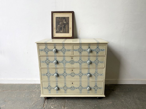 Image 1 of 19e-eeuwse handgeschilderde twee boven drie ladenkast