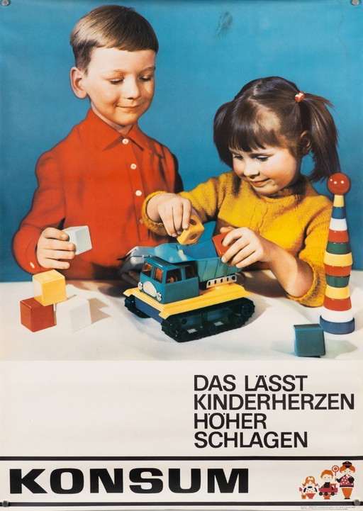 KONSUM Das Lässt Kinderherzen Höher Schlagen – 1970 Original Vintage Toy Advertising Poster – Mid-Century Modern – 81x57 cm