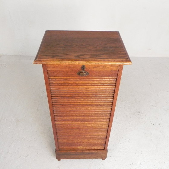 Eichenschrank mit Rollladen und einem Rollladen, 113 cm hoch, 1930er Jahre – Kommoden, Wood (photo 6 of 26)