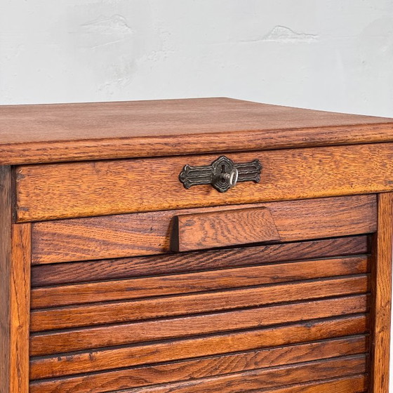 Image 1 of Eikenhouten Tambourvoorkast in de stijl van Károly Lingel, jaren 30