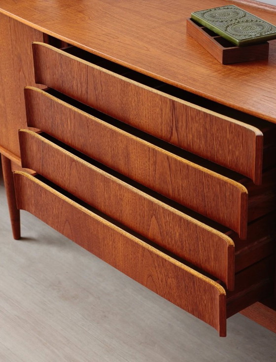 Image 1 of Aparador - White & Newton