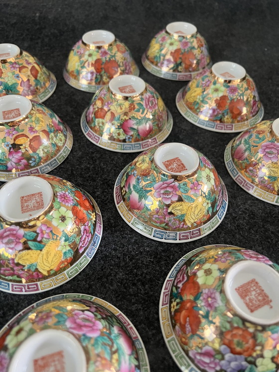 Image 1 of Set di 12 ciotole in porcellana antica cinese Mille Fleur Famille Rose vintage