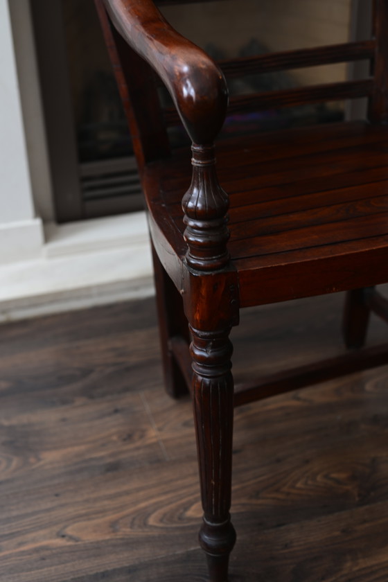 Image 1 of Antieke Engelse Armstoel van Massief Hout