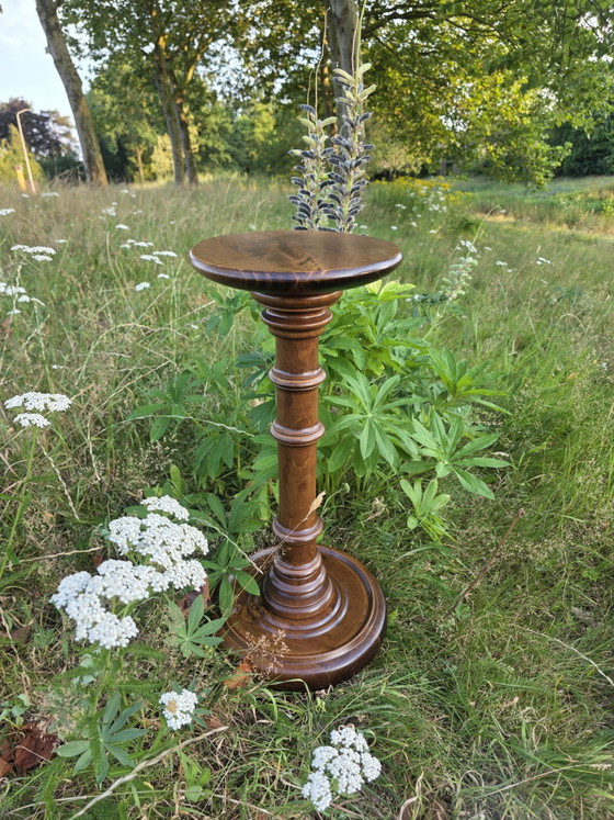 Image 1 of Characterful vintage wooden plant column / pedestal – Turned wood – 63 cm