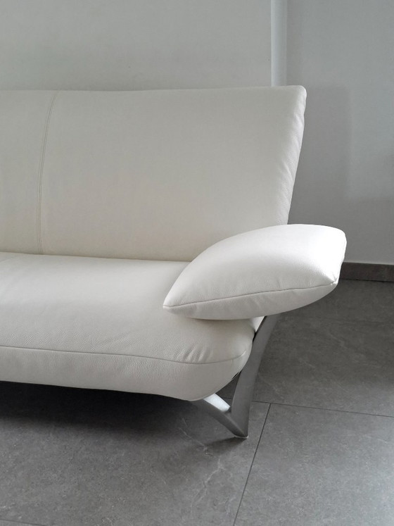 Image 1 of Canapé design 2 places en cuir Rolf Benz, entièrement rénové par des professionnels.