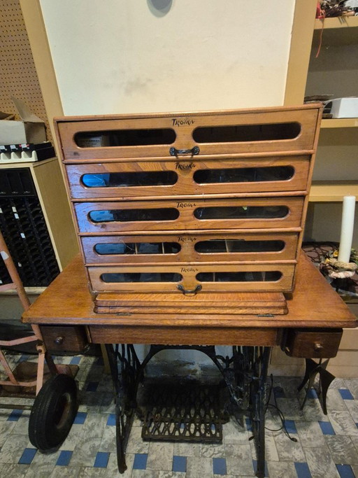 Troïka haberdashery cabinet from the 1930s – ladekasten, Wood (photo 2 of 5)