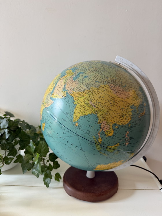 Image 1 of globe terrestre vintage