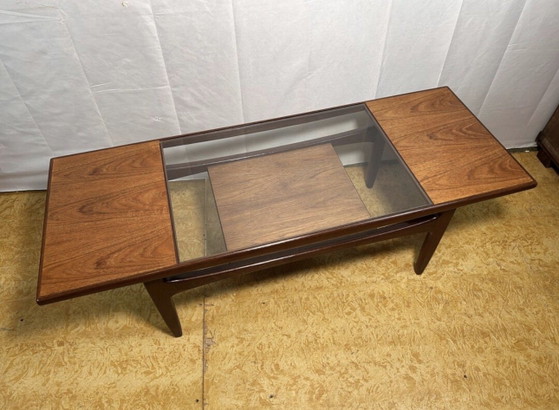 Image 1 of Retro vintage teakhouten salontafel uit het midden van de vorige eeuw van GPlan.

"Mad Man" 1960.