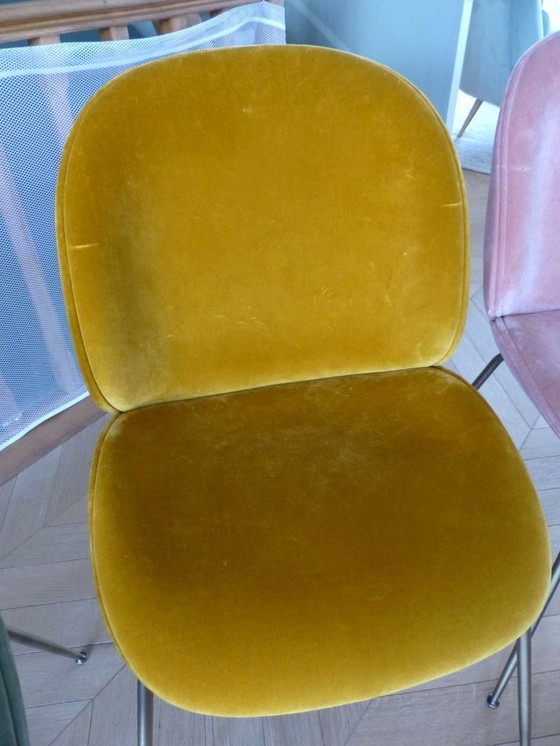 Image 1 of Set aus 8 „Beetle Dining Chair“-Stühlen in Samt von GUBI, Design Stine Gam & Enrico Fratesi