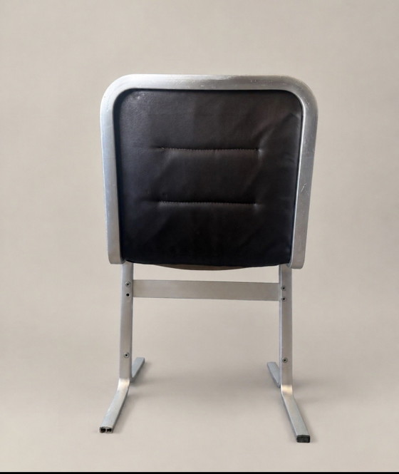 Raro set di 4 sedie da pranzo di Eric Sigfrid Persson — Svezia, anni '70 – Aluminium, Leather (photo 12 of 15)