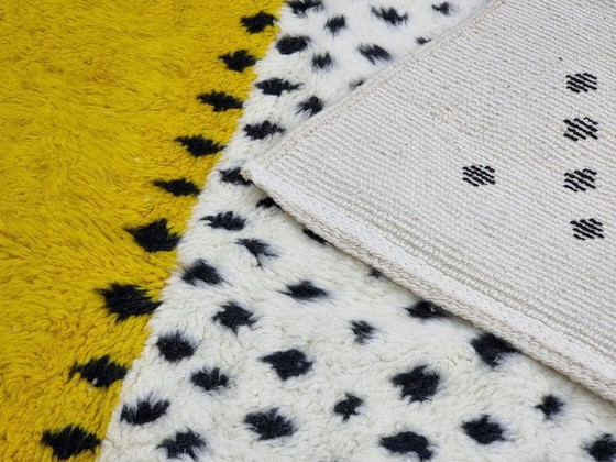 Image 1 of Tappeto berbero marocchino tradizionale, fatto a mano, di colore giallo, 150/250 cm.