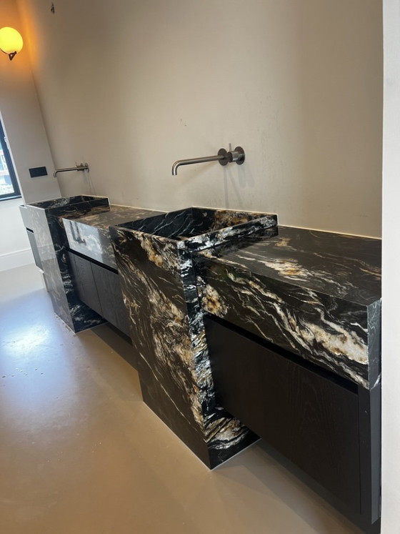 Image 1 of Luxuriöse Badezimmermöbel aus Marmor