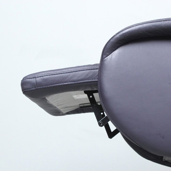 Image 1 of Fauteuil relax inclinable réglable Ekornes Steinpol en cuir violet avec structure en acier inoxydable