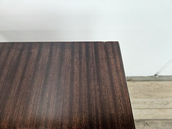 Coppia di comodini in mogano anni '50 con anta e cassetto, Legno, Metallo, Marrone, Vintage (foto 10 di 15)