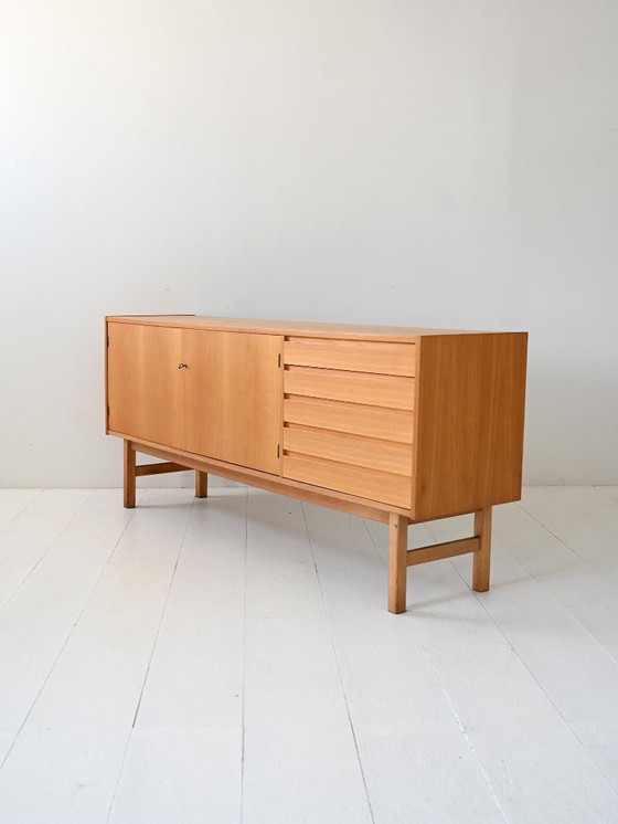 Image 1 of Vintage Scandinavisch eikenhouten dressoir met lades met tegelfront