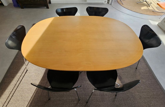Image 1 of 6 chaises papillon + table Superellips par Arne Jacobsen pour Fritz Hansen