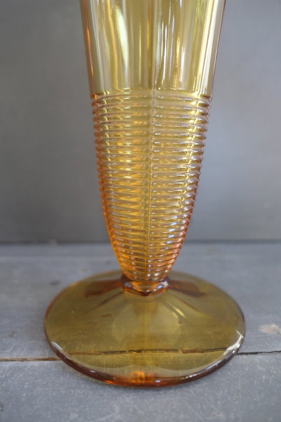 Image 1 of Vaso a tromba in vetro ambrato Art Déco