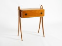 Eccezionale scatola da cucito originale in legno di frassino anni '50, con coperchio a cerniera, scomparti multipli e gambe curv