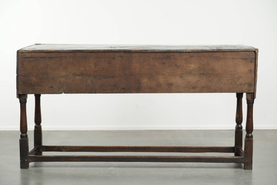 Image 1 of Antiek Engels eikenhouten dressoir met drie lades uit eind 17e/ begin 18e eeuw