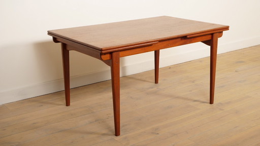 Vintage extendable dining table in teak
