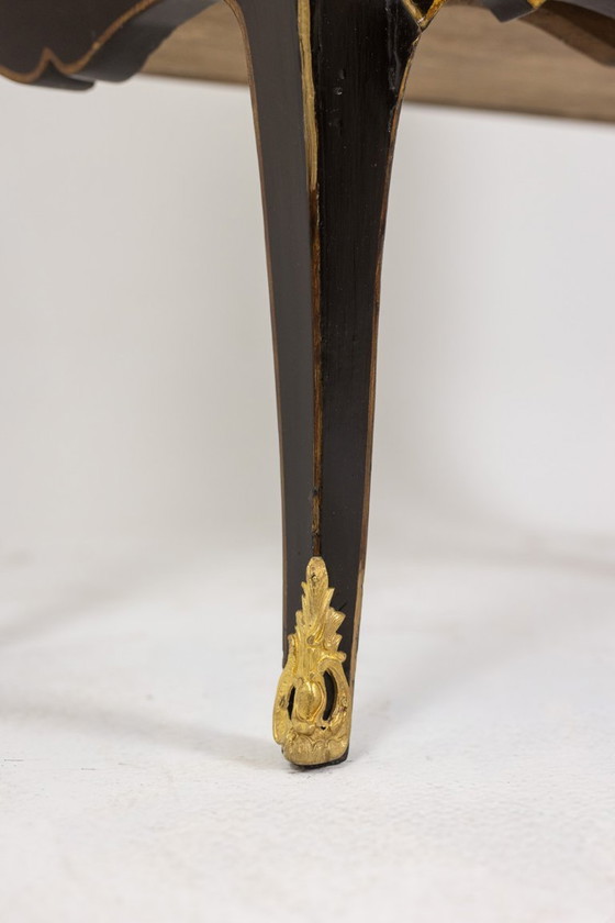 Image 1 of Commode sauteuse de style Louis XV en laque. Années 1950.