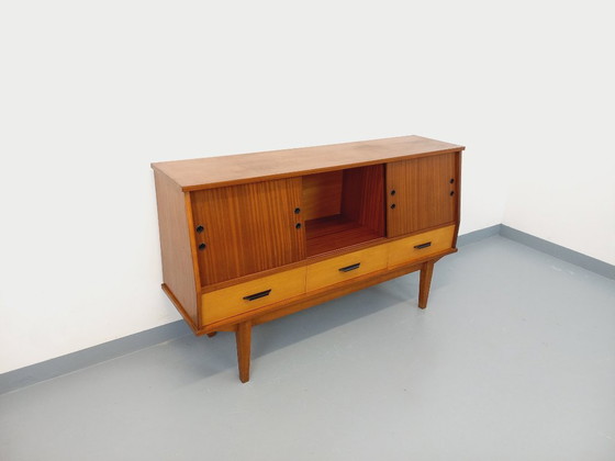 Image 1 of Credenza vintage in legno stile teak degli anni '60