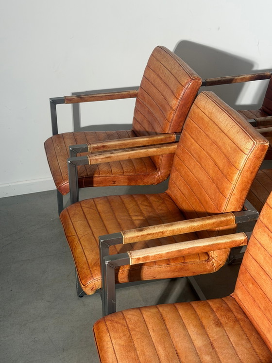 Ensemble de 6 fauteuils cantilever vintage en cuir cognac (photo 3 of 6)