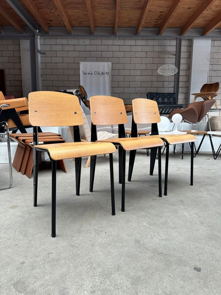 Jean Prouvé Standard chair wood/black (more in stock) | €625 | Whoppah