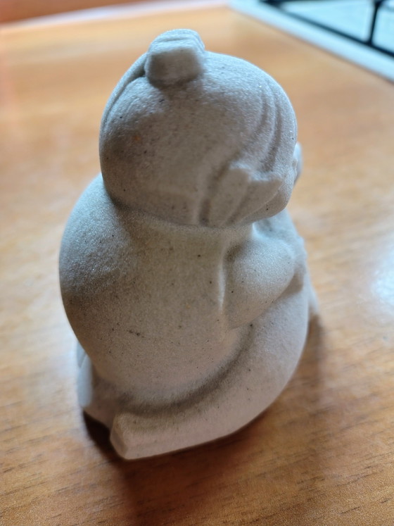 Image 1 of Sculpture vintage en pierre de marbre – Jeune fille au phoque (Belgique, années 1970)