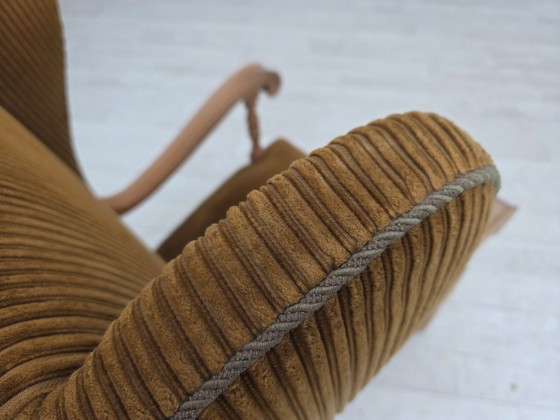 Image 1 of Anni '70, poltrona scandinava con schienale alto e ala, mobili in velluto a coste, legno di quercia intagliato.