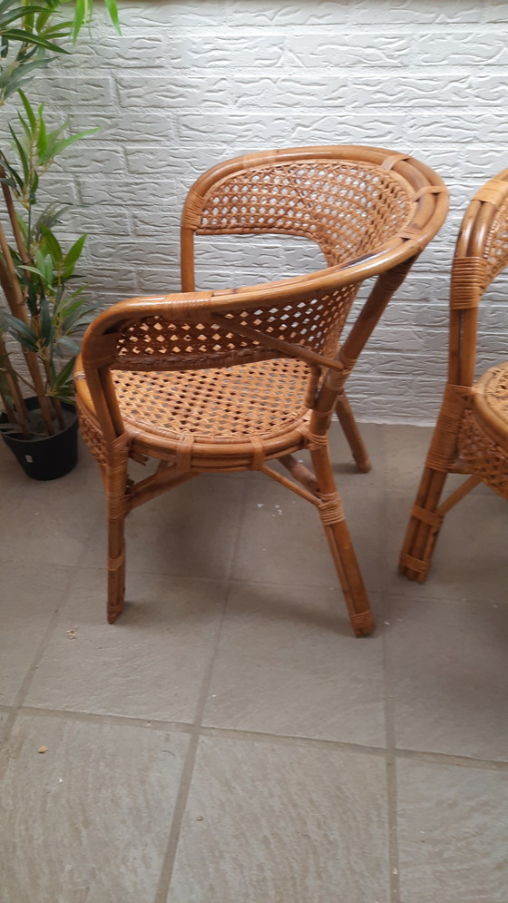 Image 1 of Set di 2 poltrone vintage in rattan con seduta e schienale intrecciati.