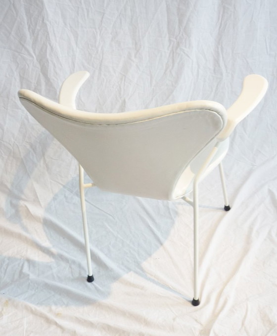 Image 1 of Stoel Mod. 3207 Arne Jacobsen wit leer