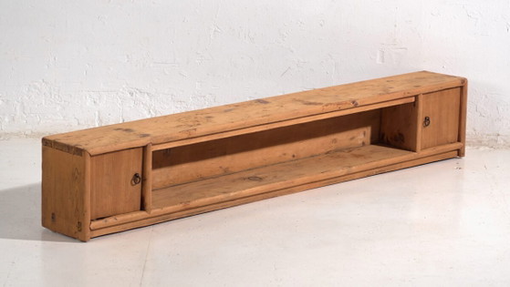 Antique low sideboard in pine wood – China, circa 1930 – Iron (photo 3 of 40)