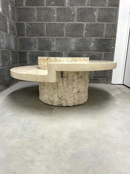 Table basse en pierre de mactan par Magnussen Ponte