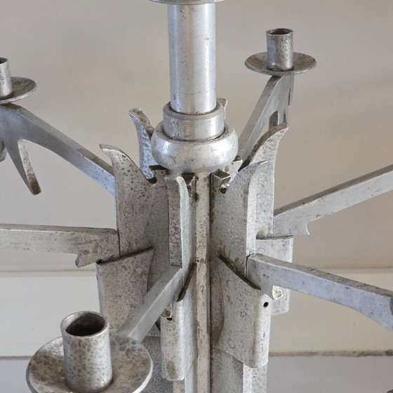 Image 1 of Set van 2 unieke grote vintage brutalistische aluminium kandelaars — toegeschreven aan Helmut Schluter — 7 kaarsen — Duitsland 